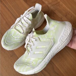 New Adidas Ultraboost 22 Running Shoes